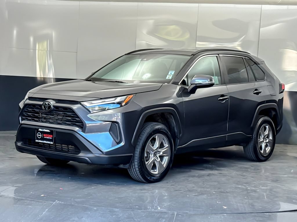 Used 2022 Toyota RAV4 XLE AWD/4WD image 7