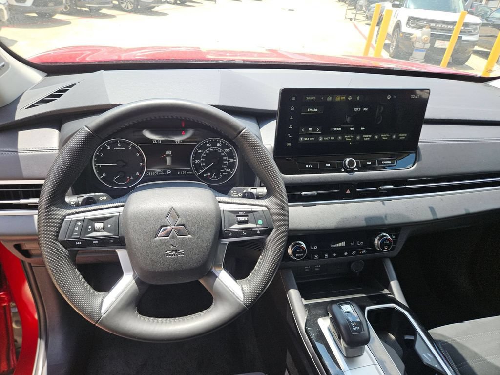 Used 2025 Mitsubishi Outlander SE FWD image 17