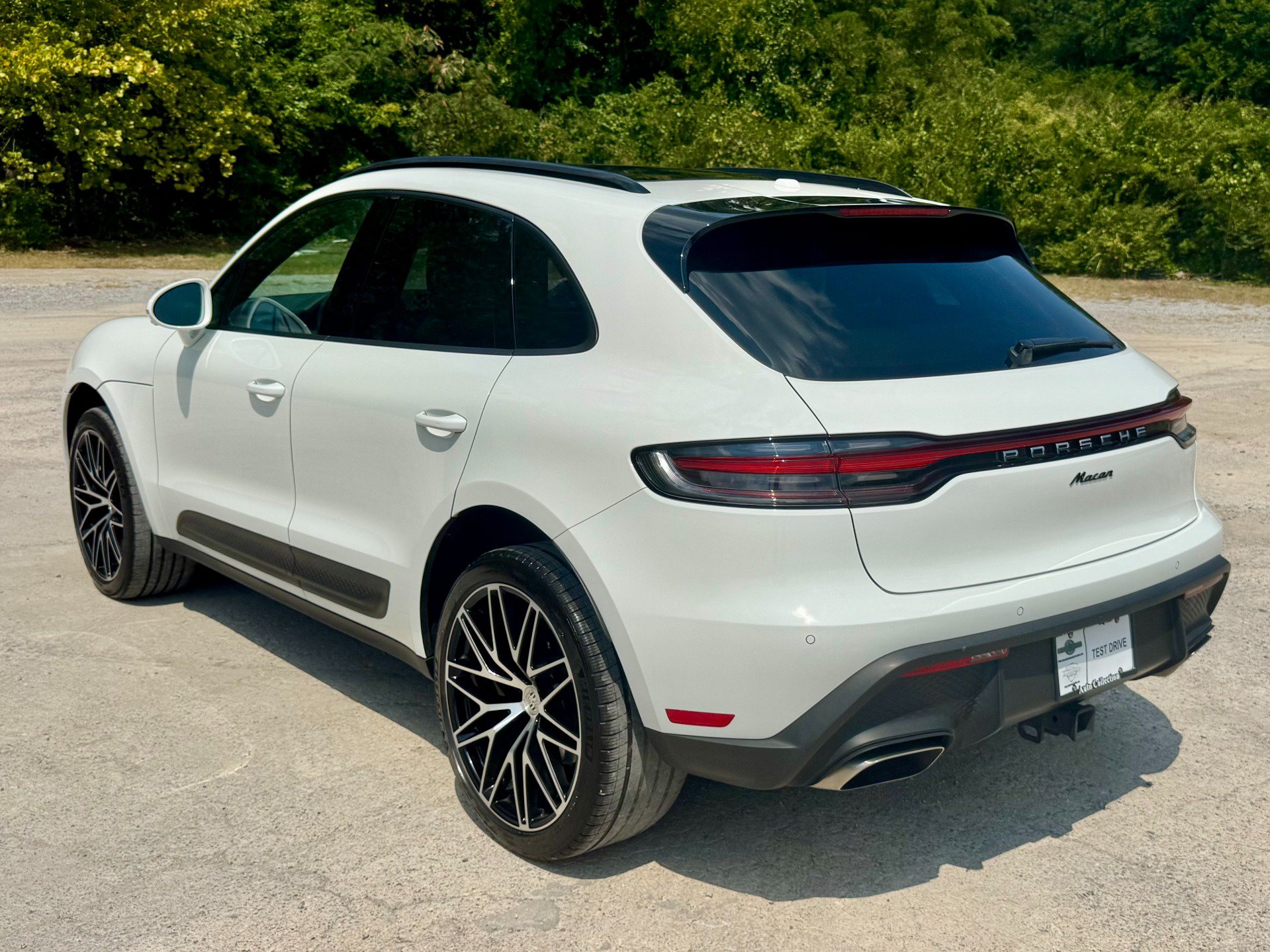 Used 2024 Porsche Macan AWD/4WD image 4