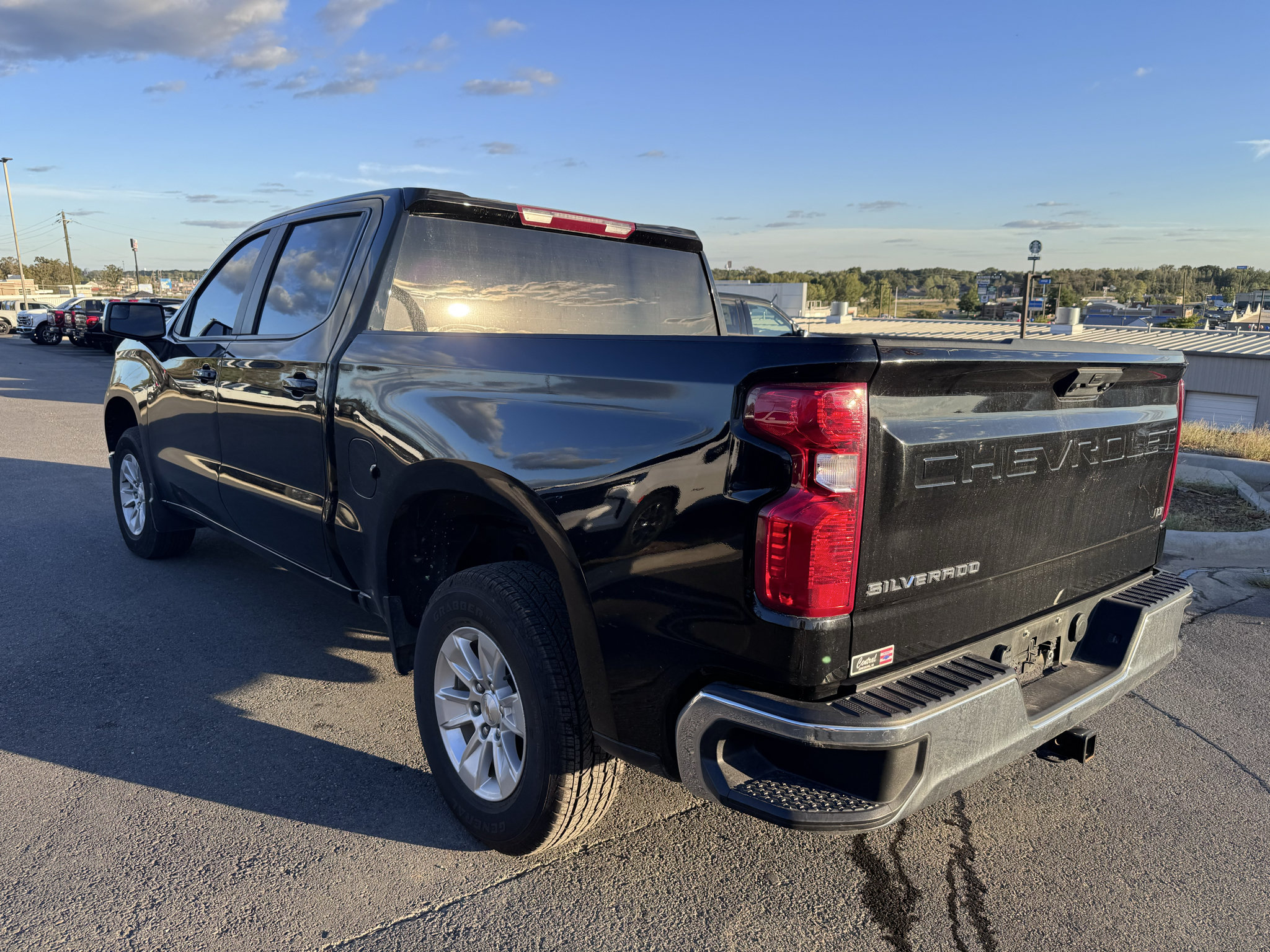 Used 2025 Chevrolet Silverado 1500 LT RWD image 7