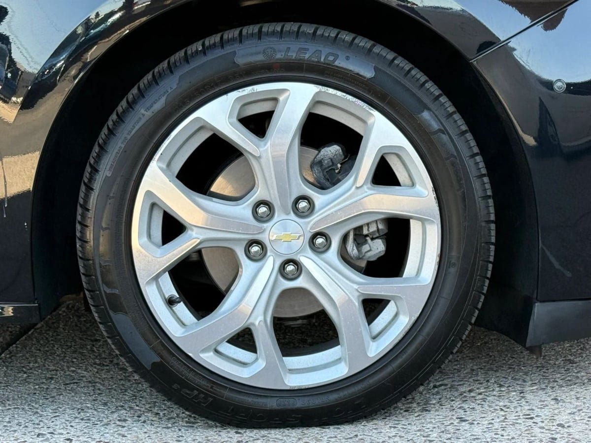 Used 2018 Chevrolet Volt Premier w/ Driver Confidence Package FWD image 25