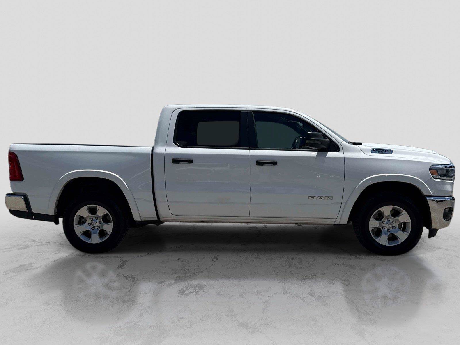 Used 2025 RAM 1500 Big Horn AWD/4WD image 4