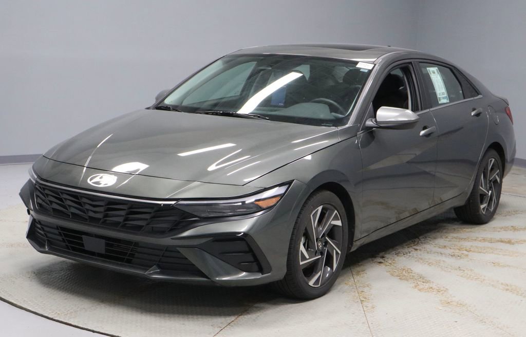 Certified 2025 Hyundai Elantra SEL image 8