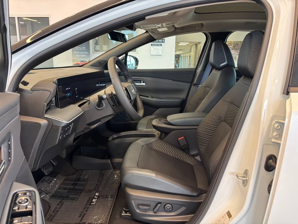 New 2026 Nissan Leaf Platinum+ w/ Cargo Package (Platinum+) FWD image 13