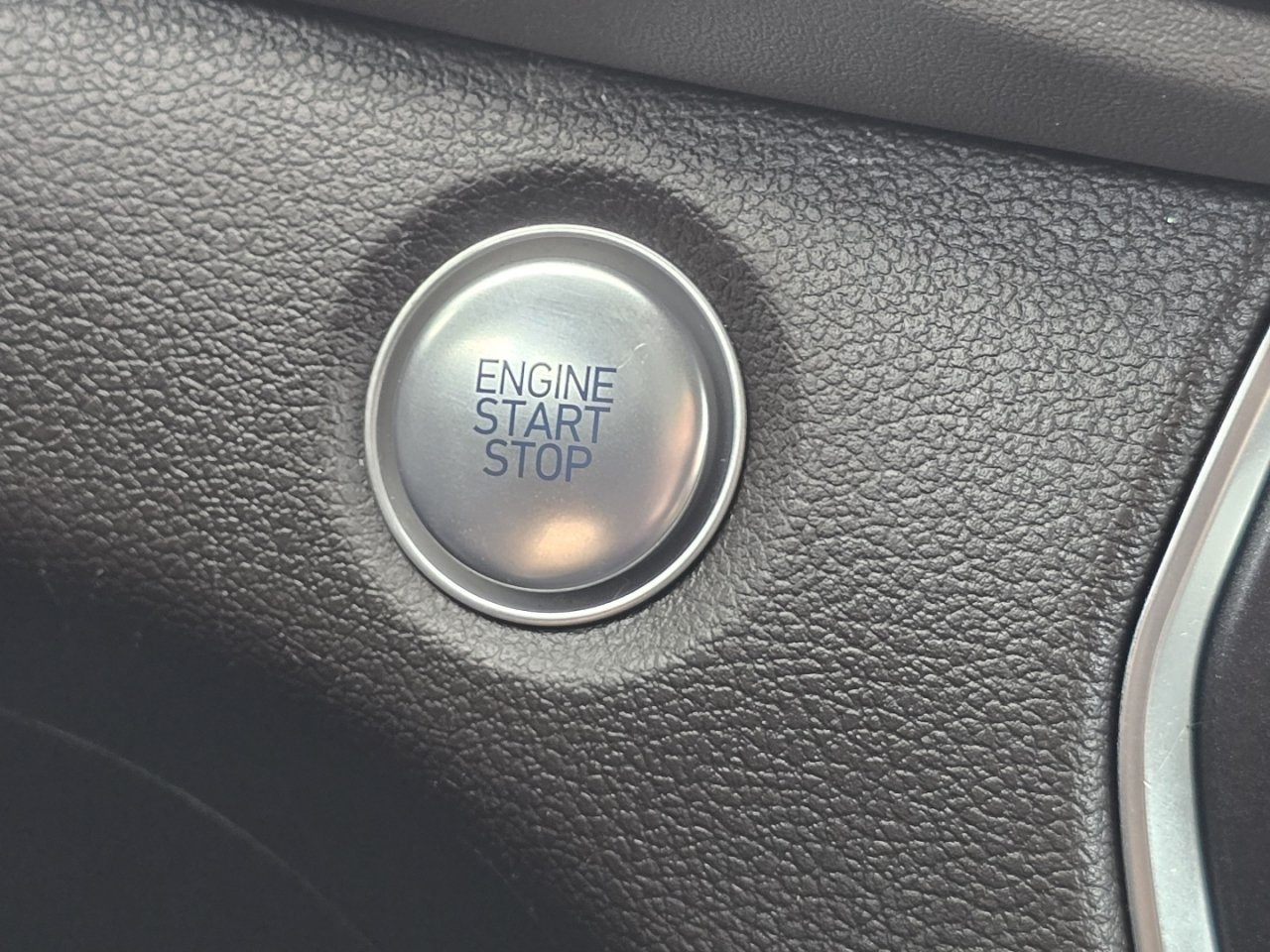 Used 2020 Hyundai Santa Fe SEL FWD image 30