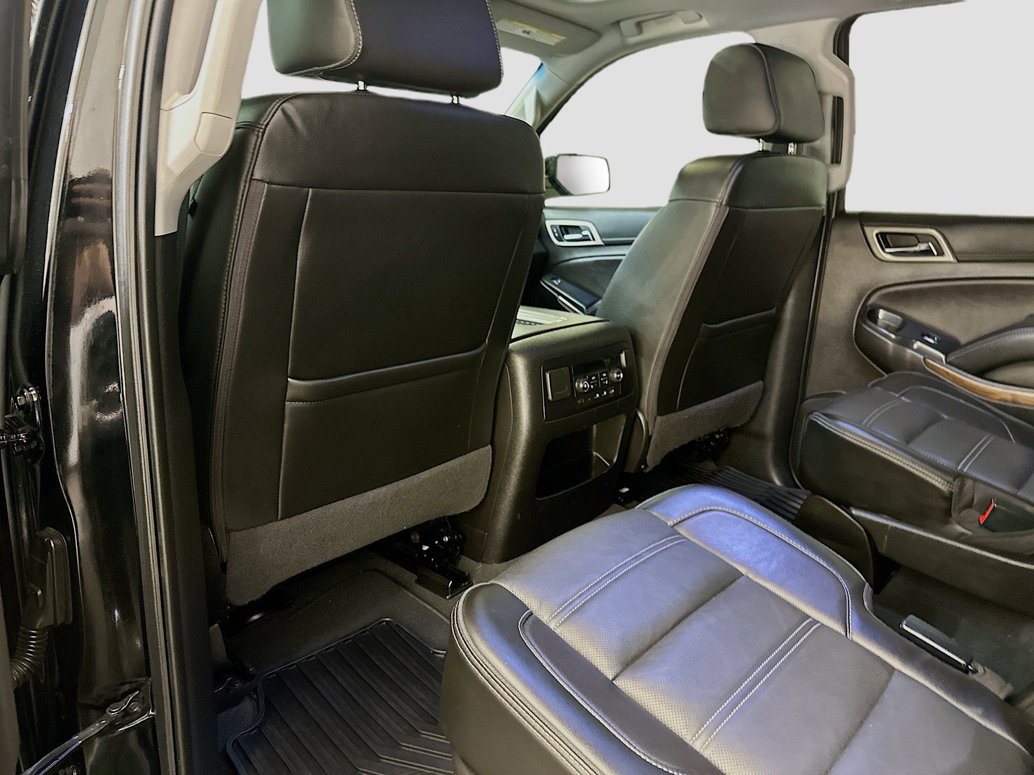 Used 2020 GMC Yukon Denali w/ Denali Premium Package image 29