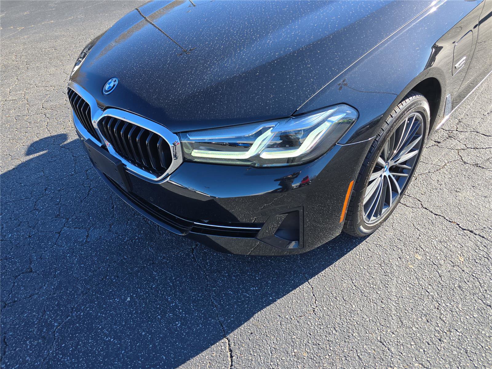 Used 2023 BMW 530e xDrive w/ Premium Package image 9