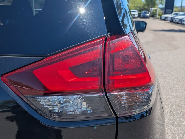 Used 2019 Nissan Rogue SV w/ Premium Package image 6