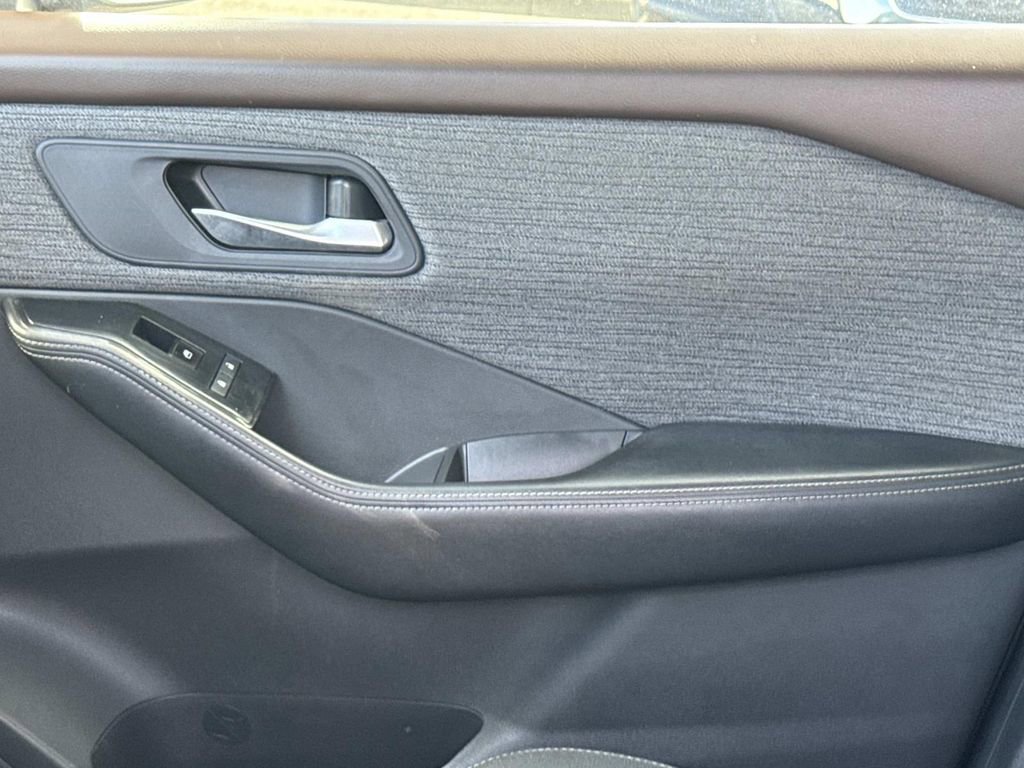 Certified 2022 Nissan Rogue SV image 23