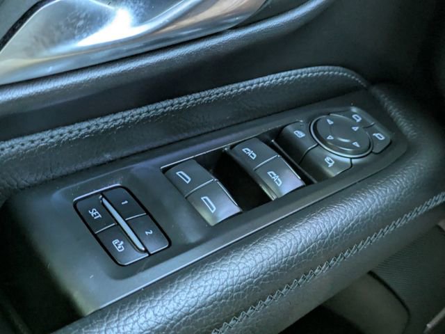 Used 2022 GMC Yukon XL Denali AWD/4WD image 27
