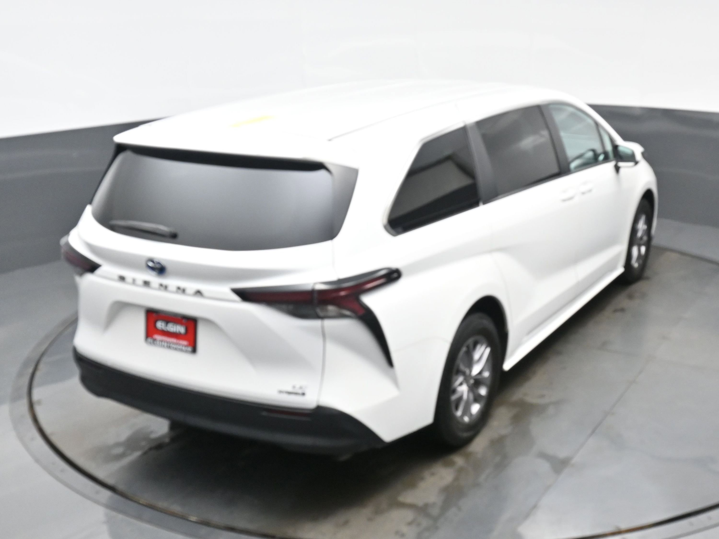 Used 2024 Toyota Sienna LE image 41