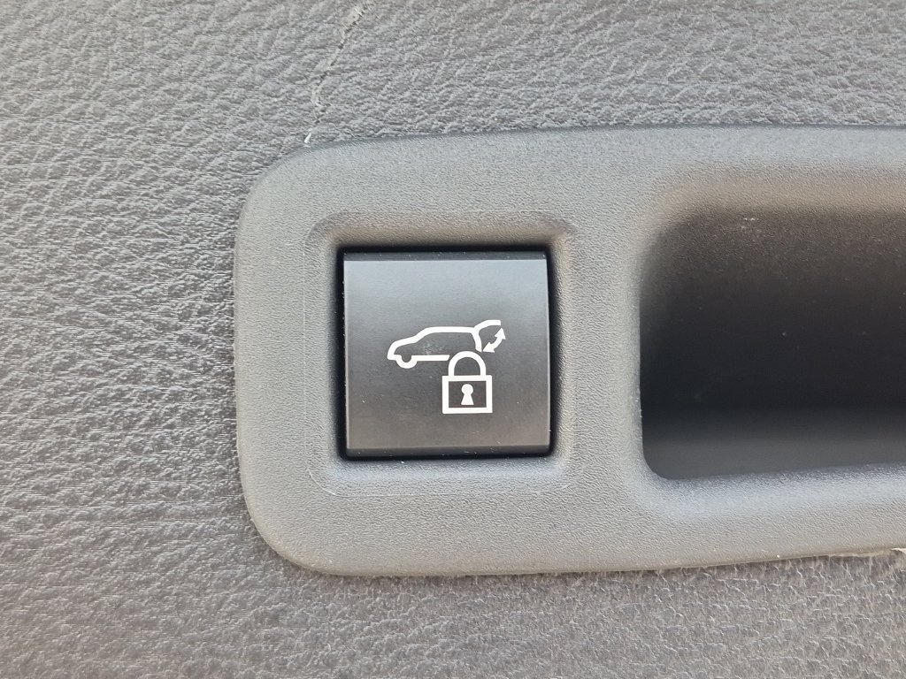 Used 2026 Toyota Sienna XLE FWD image 39