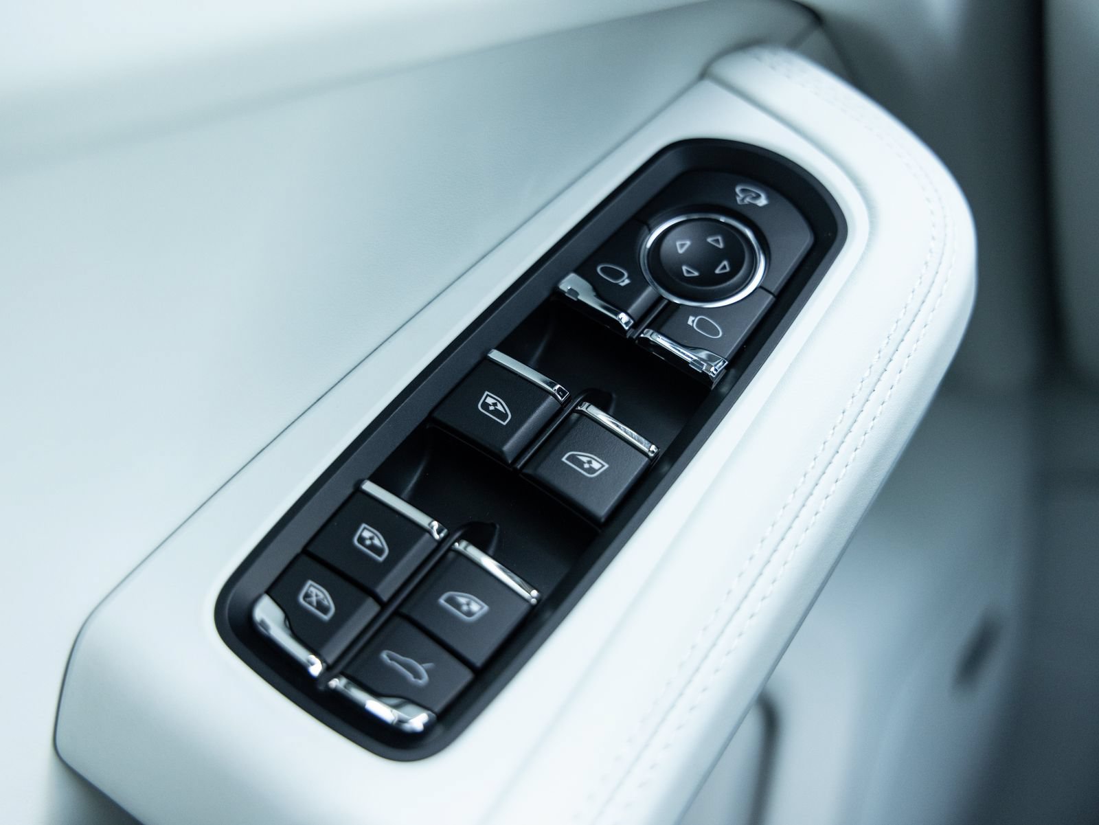 New 2026 Porsche Macan S AWD/4WD image 22