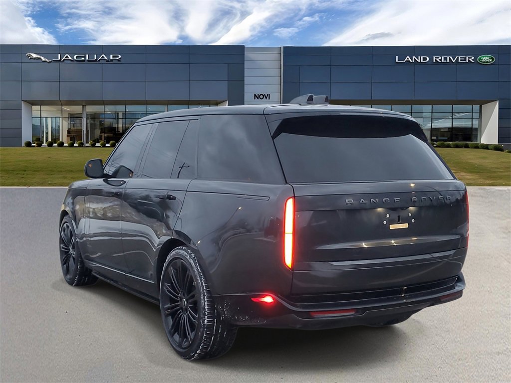 Used 2025 Land Rover Range Rover Autobiography image 2