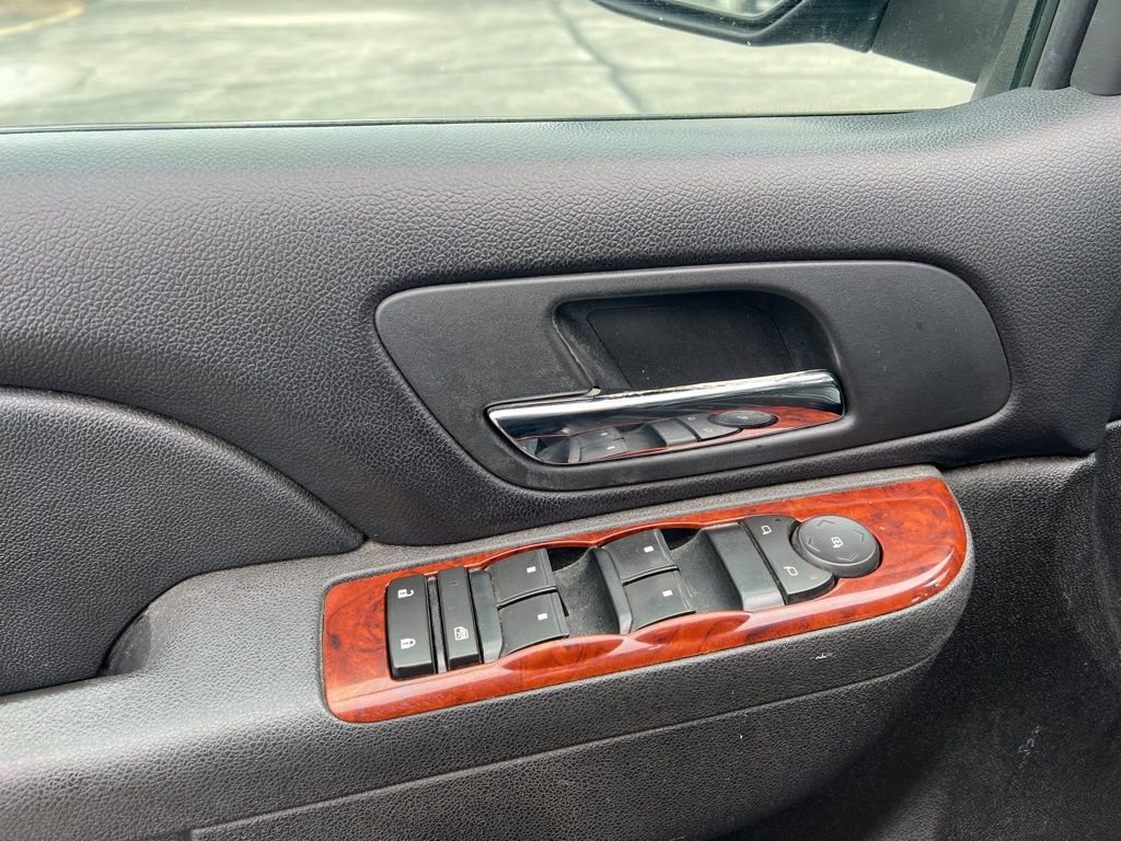 Used 2011 Chevrolet Suburban LT image 9