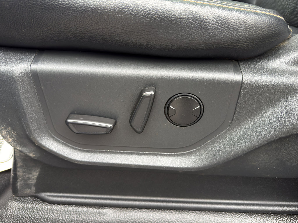 Used 2022 Ford F250 Lariat w/ Black Appearance Package image 19