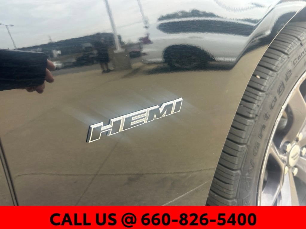 Used 2017 Dodge Charger R/T w/ Plus Group RWD image 4