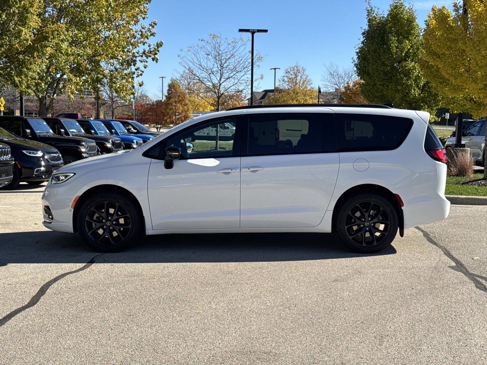 New 2026 Chrysler Pacifica Select image 8