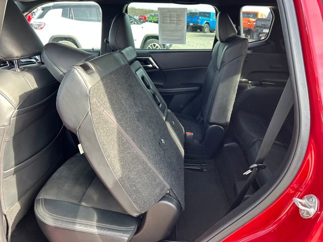 Used 2023 Mitsubishi Outlander SE Black Edition image 40