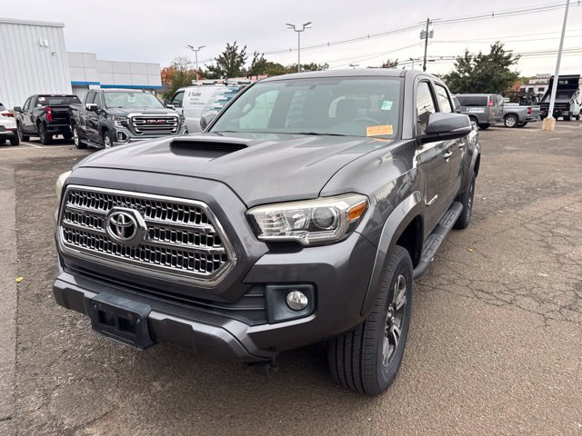 Used 2017 Toyota Tacoma TRD Sport w/ Exterior Package AWD/4WD image 2