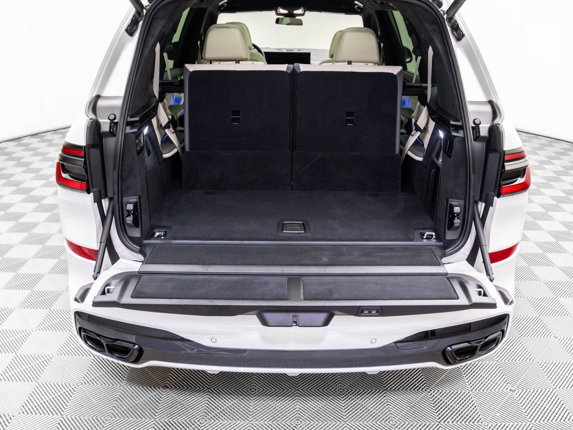 Certified 2025 BMW X7 M60i image 34