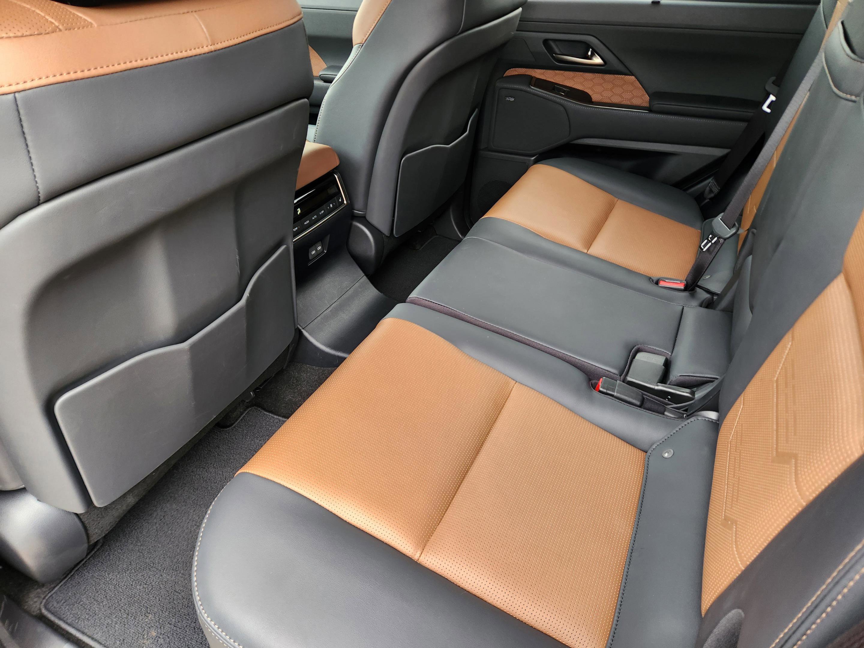 Used 2025 Lexus GX 550 w/ Accessory Package (Z1) AWD/4WD image 25