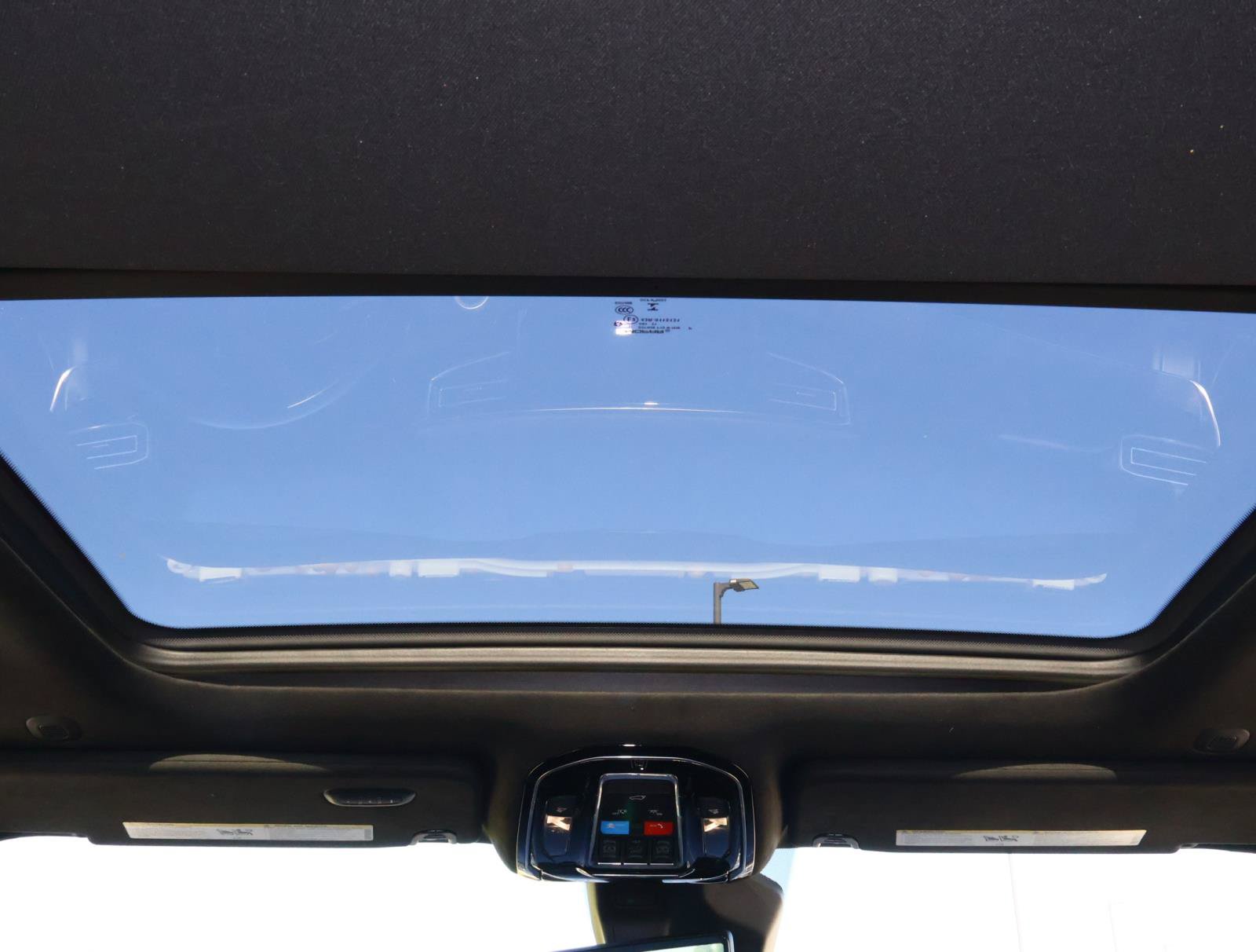 Used 2017 Jeep Cherokee Trailhawk AWD/4WD image 40