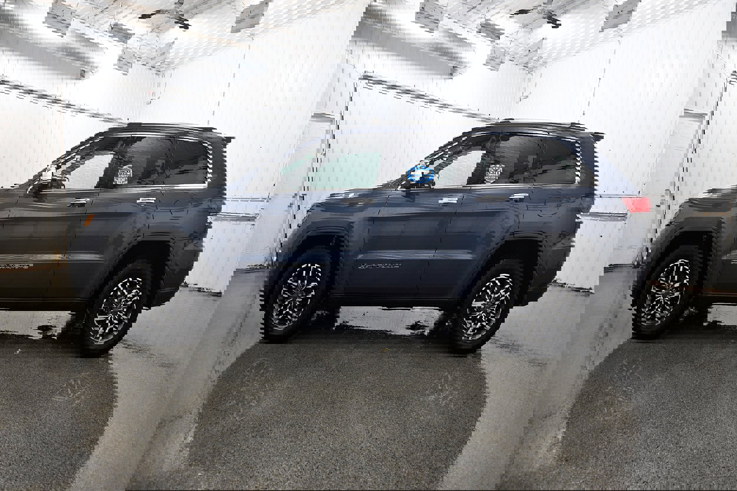 Used 2020 Jeep Grand Cherokee Limited w/ Premium Lighting Group image 24