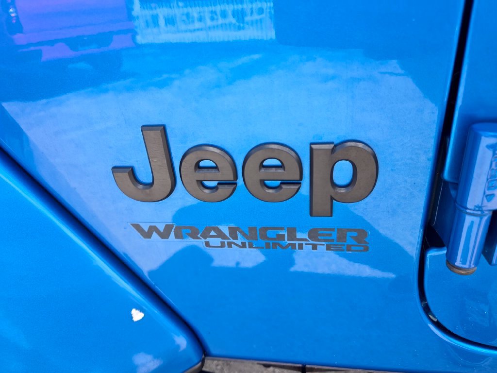Used 2022 Jeep Wrangler Unlimited Sahara AWD/4WD image 5