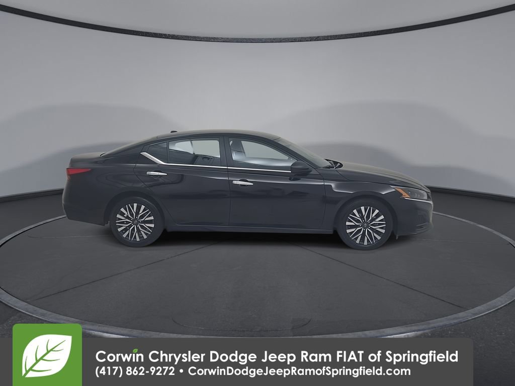 Used 2025 Nissan Altima 2.5 SV image 2