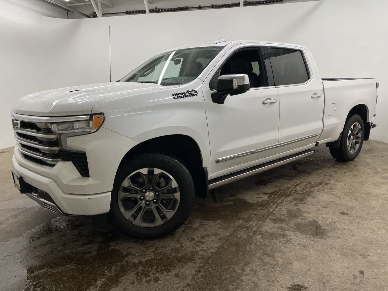 Used 2023 Chevrolet Silverado 1500 High Country w/ Technology Package AWD/4WD image 1