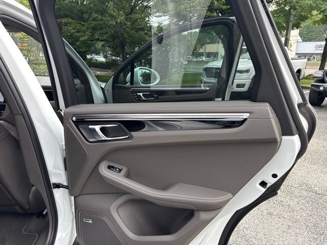 Used 2025 Porsche Macan AWD/4WD image 33