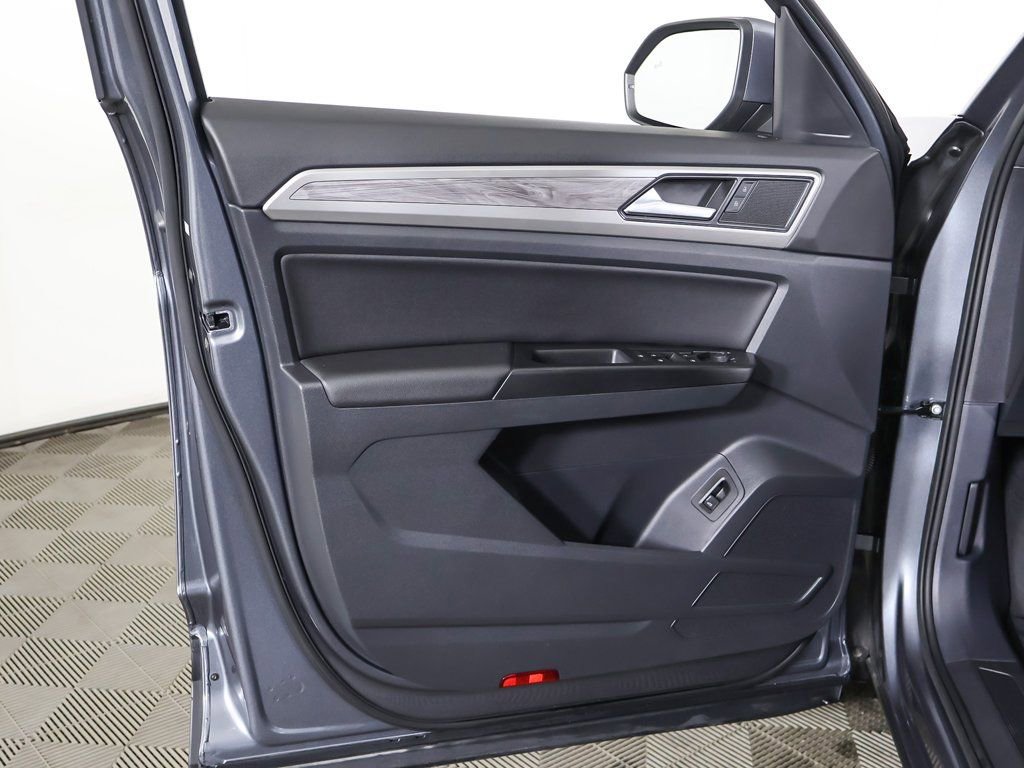 Used 2020 Volkswagen Atlas Cross Sport SE image 22