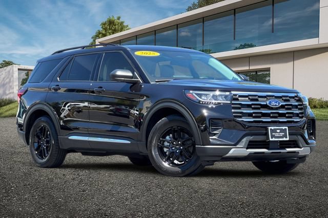 Used 2025 Ford Explorer Active RWD image 1