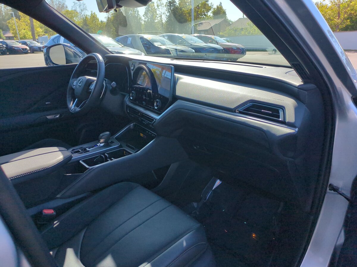 Used 2026 Lexus TX 500h AWD w/ Technology Package image 29