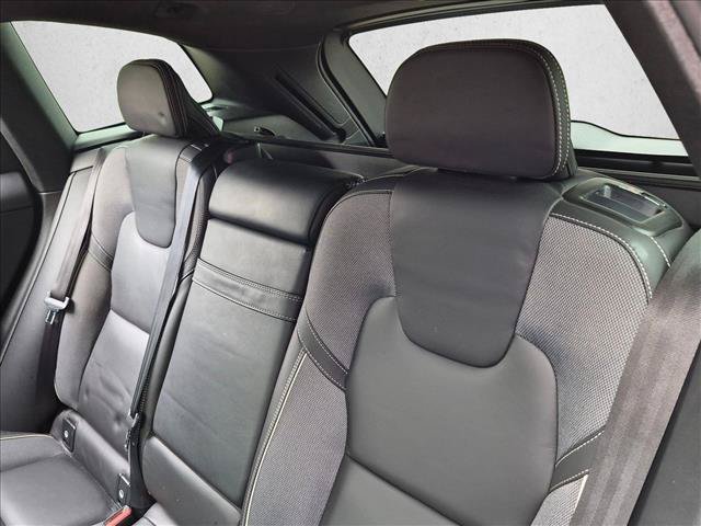 Used 2020 Volvo XC60 T5 R-Design w/ Protection Package Premier FWD image 18