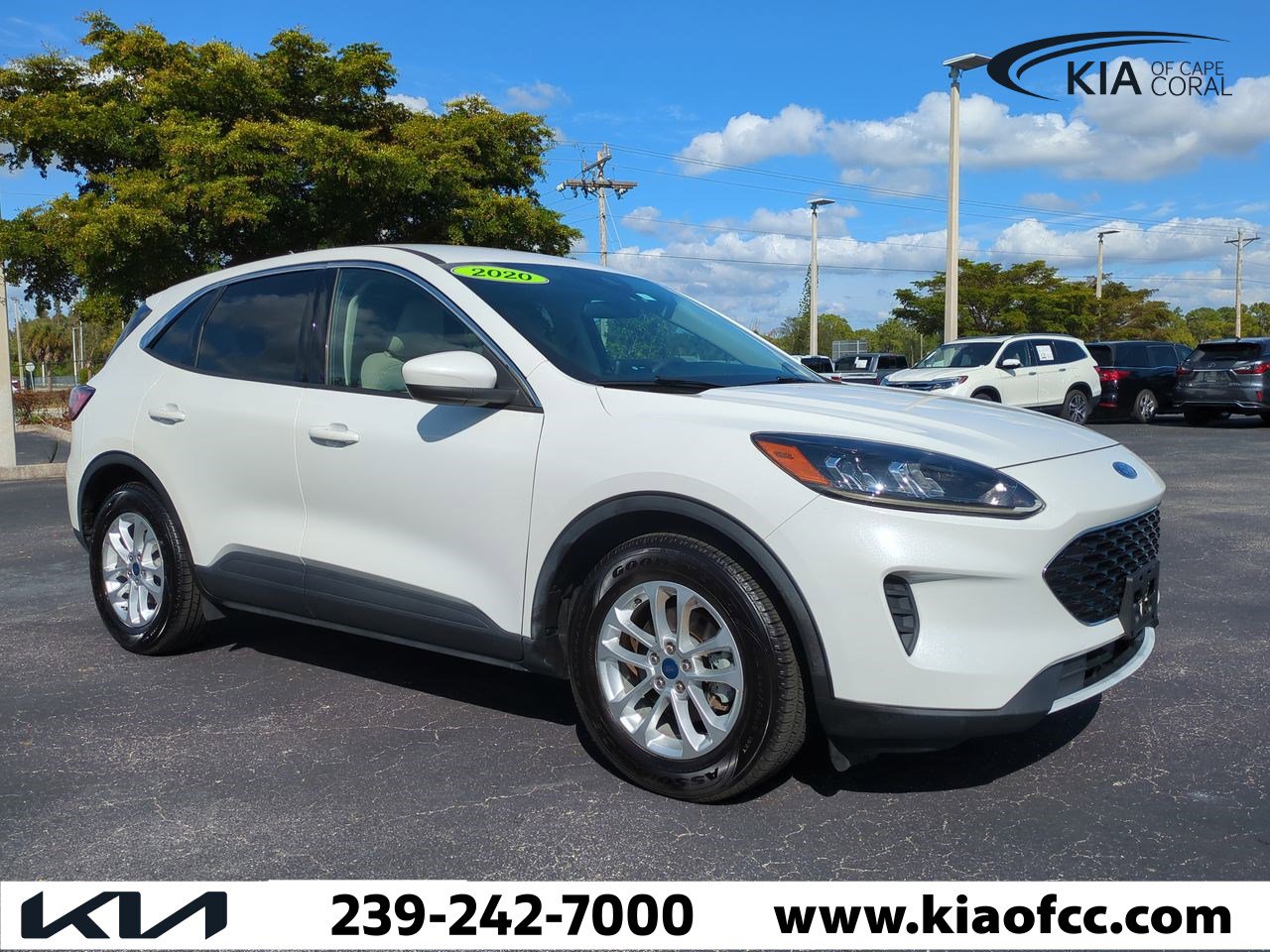 Used 2020 Ford Escape SE image 2