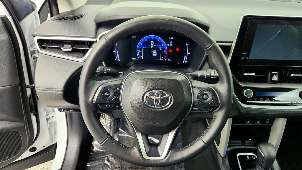 Used 2024 Toyota Corolla Cross XLE w/ Convenience Package image 14
