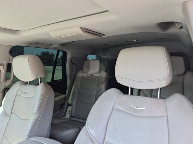 Used 2017 Cadillac Escalade Luxury RWD image 14