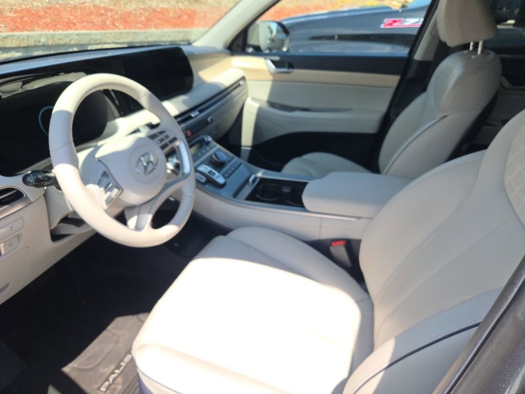 Used 2024 Hyundai Palisade Limited image 3