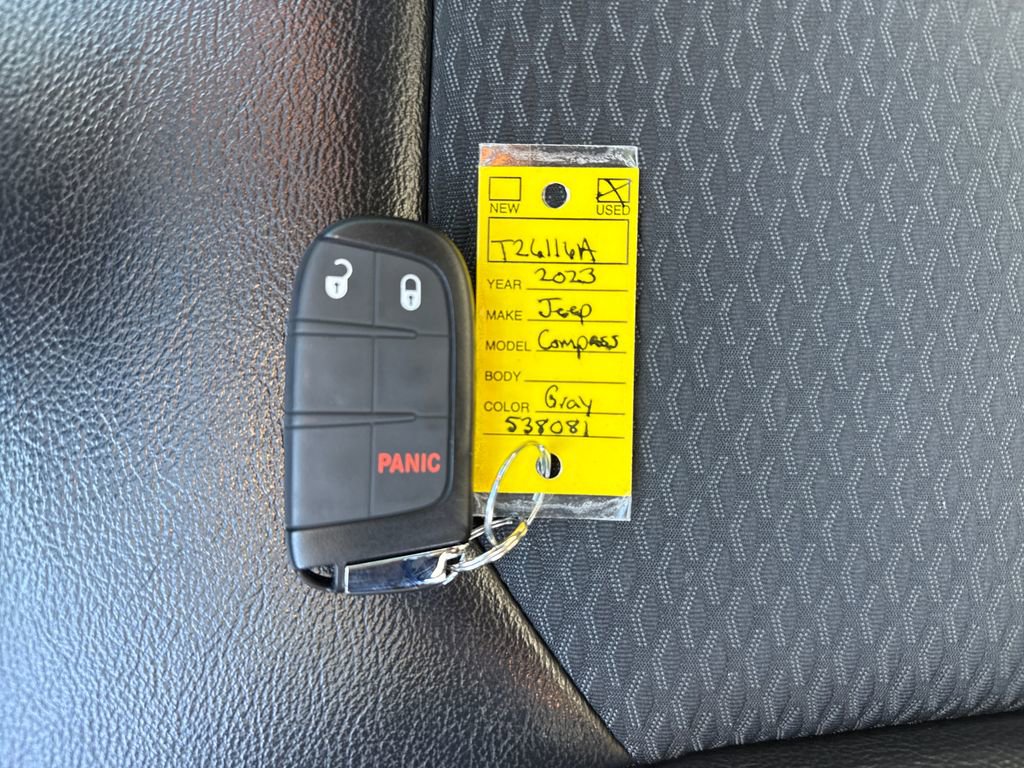 Used 2023 Jeep Compass Latitude image 32