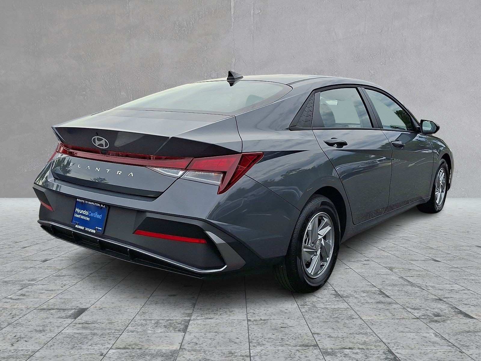 Used 2026 Hyundai Elantra SE FWD image 5
