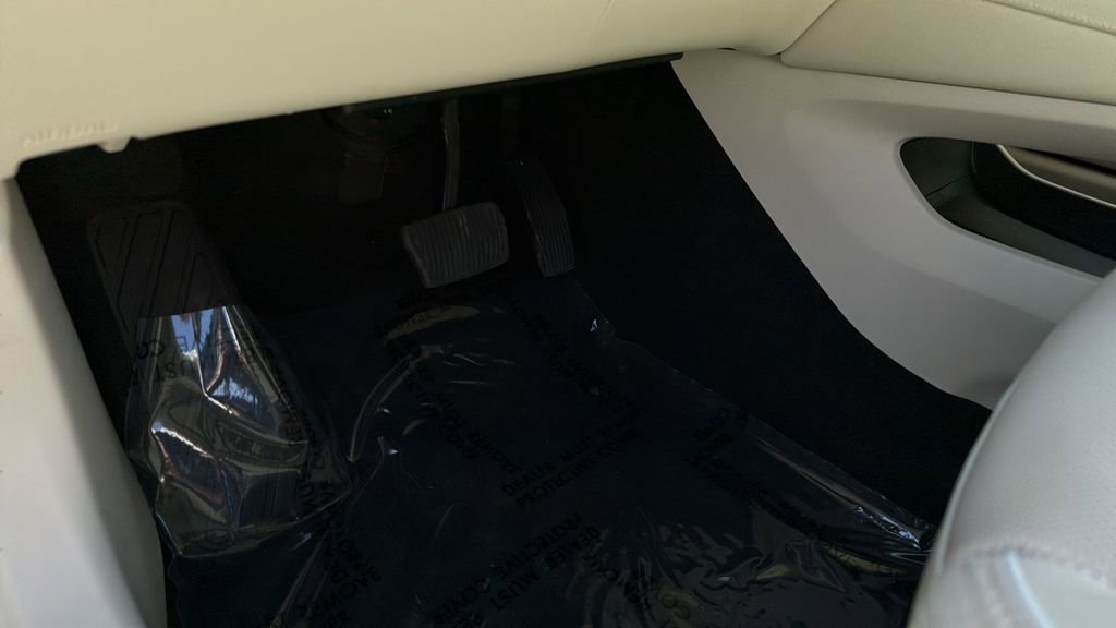 Used 2023 Buick Envision Avenir image 22