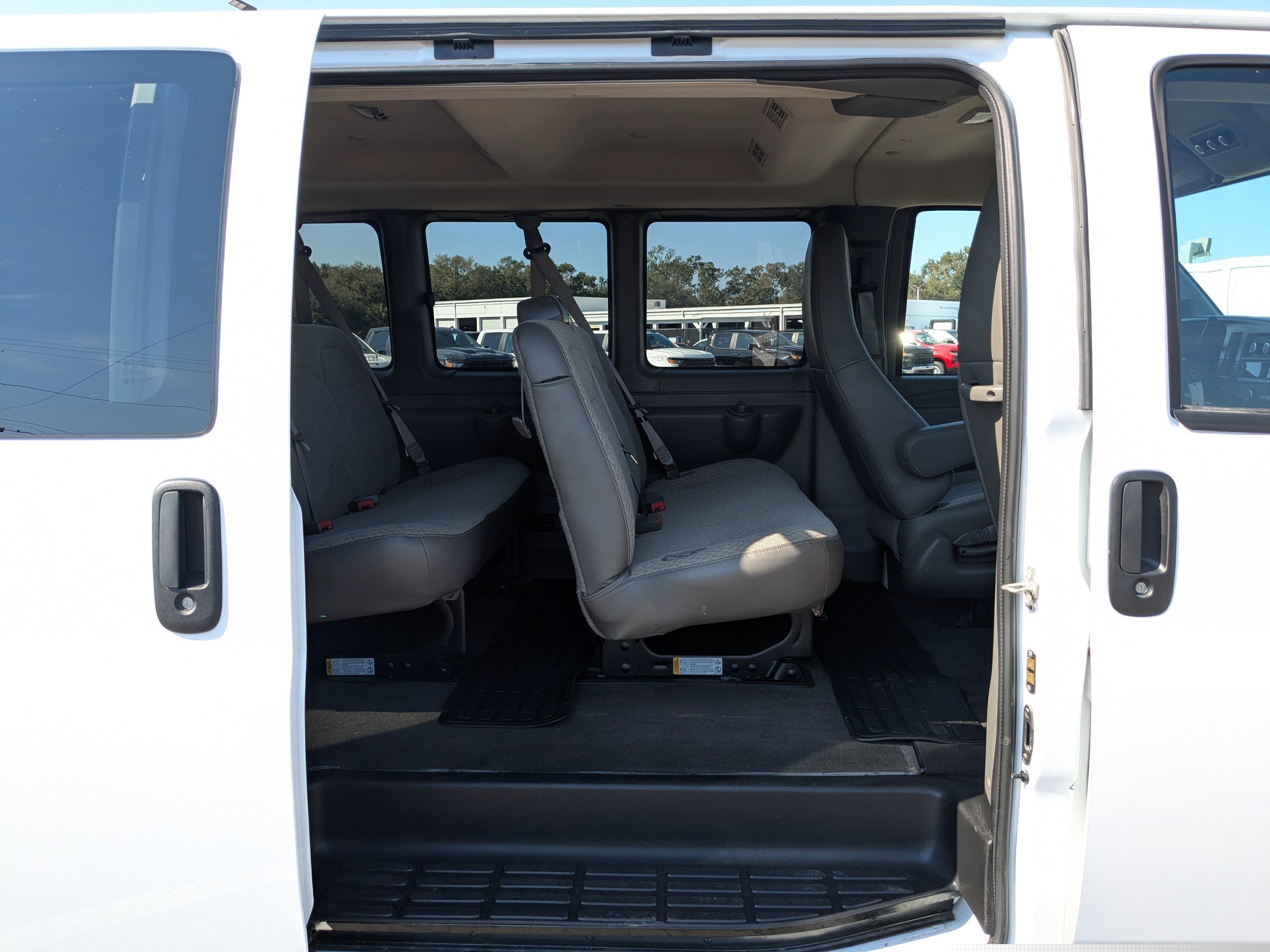 Used 2025 GMC Savana 3500 LT w/ LT Preferred Equipment Group image 13