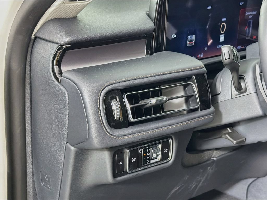 Used 2026 Lincoln Aviator 2WD image 10