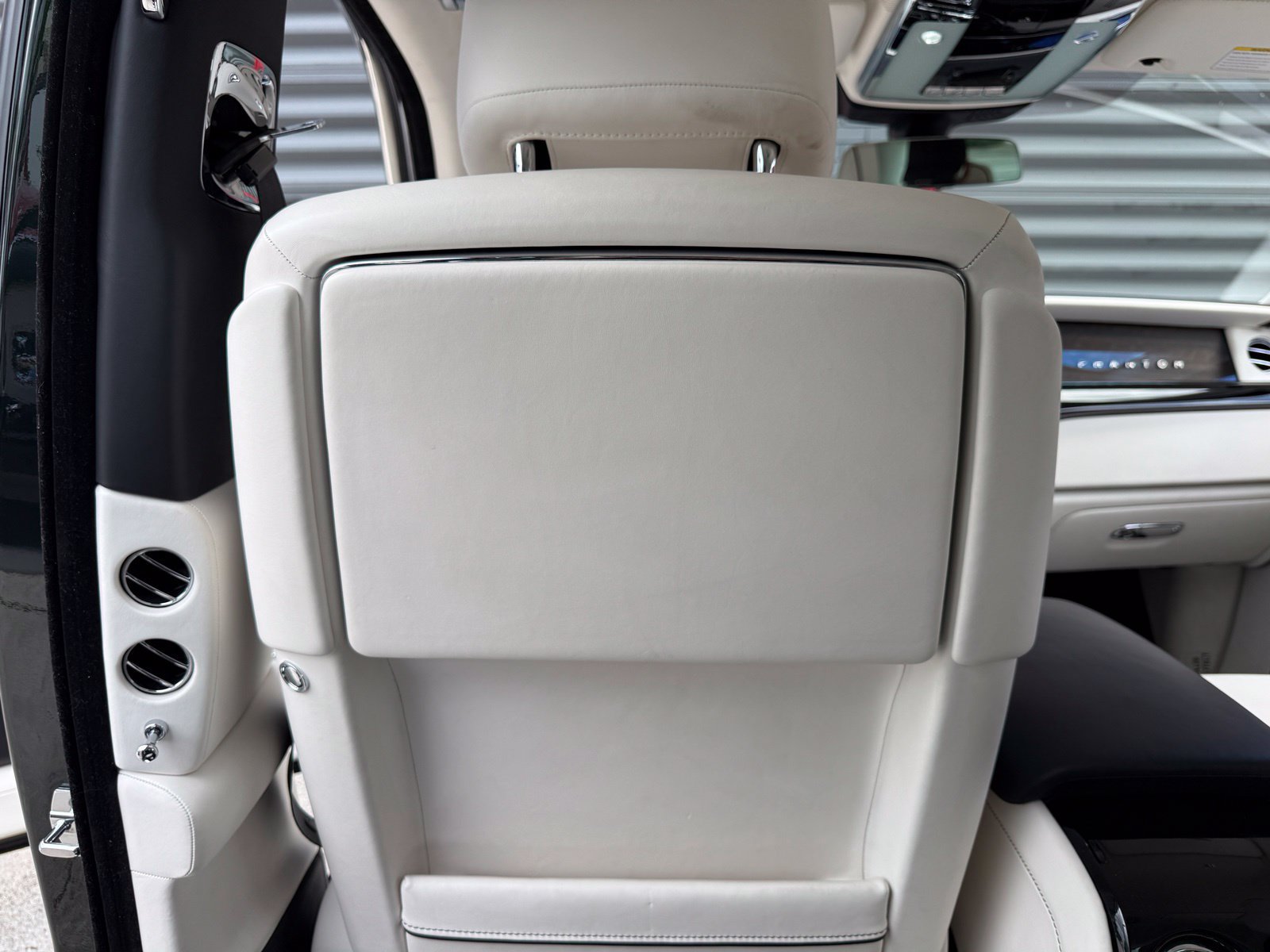 Used 2022 Rolls-Royce Phantom Sedan RWD image 37
