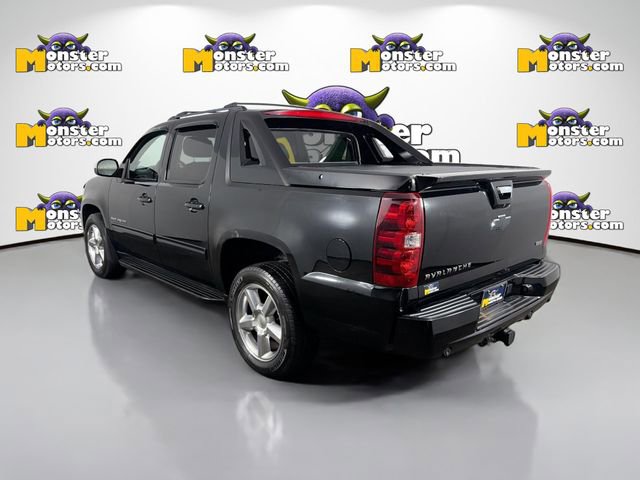 Used 2011 Chevrolet Avalanche LT w/ Luxury Package AWD/4WD image 7