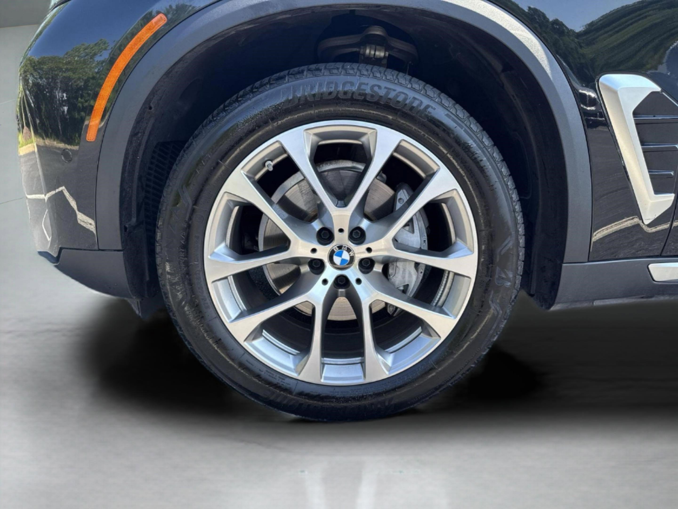 Used 2024 BMW X5 xDrive40i w/ Parking Assistance Package image 12