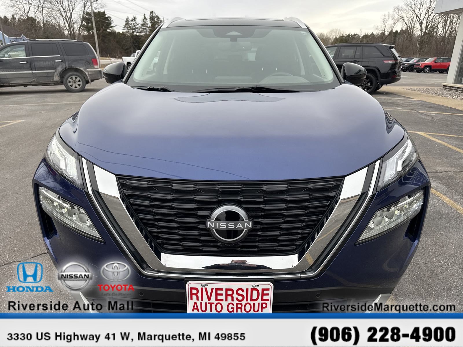 Used 2023 Nissan Rogue Platinum image 3