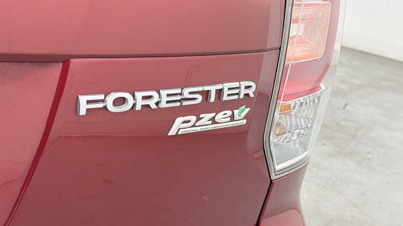 Used 2017 Subaru Forester 2.5i Touring AWD/4WD image 29